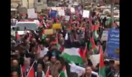 #مباشر مسيرة تجاه حاجز قلنديا العسكري شمال القدس ضمن فعاليات بالضفة الغربية رفضا لقرار ترامب