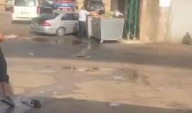 جدل في #لبنان بعد تداول فيديو يظهر "الشيف أنطوان" يبحث في حاوية القمامة عن خضار ويضعها في سيارته .

في اتصال مع "قناة الجديد" قال أنطوان إنه يفعل ذلك لأجل طعام حيواناته في الجبل .