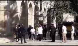جانب من اقتحام المستوطنين باحات المسجد الأقصى بحماية قوات الاحتلال صباح اليوم