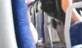 #شاهد قوات الاحتلال تفتش ركاب أحد الحافلات في القدس المحتلة - الطور بحثًا عن أحد الشبان الفلسطينيين