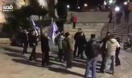 قولو للمخابرات..ما بترهبنا الاعتقالات..#شاهد:هتافات الشبان في منطقة باب العامود تزامنا مع مسيرة للمستوطنين مساء اليوم.