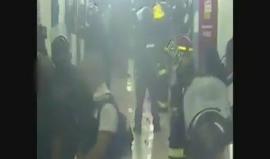 وسائل إعلام عبرية تنشر لحظة اقتحام وحدات القمع الصهيونية لقسم أسرى حركة حماس في سجن نفحة لإخراجهم بالقوة وتوزيعهم على أقسام عدة
(المشاهد كاملة)