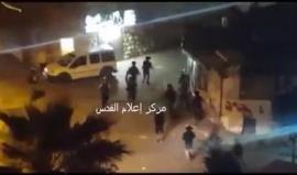 قوات الاحتلال تعتقل شابين في قرية العيساوية بالقدس المحتلة.