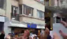 #مباشر تظاهرة احتجاجية أمام السفارة الروسية في اسطنبول احتجاجا على المجازر في حلب