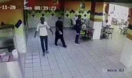 فيديو أثار جدلا في السعودية .. 

#شاهد فتاة سعودية تضرب شاباً مستخدمة حركات "النينجا"