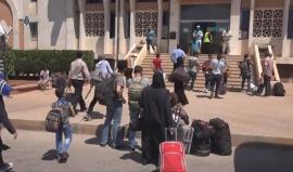 دخول مئات اللاجئين السوريين إلى سوريا عبر معبر باب الهوى لقضاء إجازة عيد الأضحى