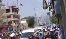 قوات الاحتلال تقمع المصلين وتطلق قنابل الغاز عليهم واندلاع المواجهات بين الشبان وجنود الاحتلال على المدخل الشمالي لبيت لحم