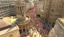 #مباشر تواصل المظاهرات في العاصمة البريطانية لندن رفضا لزيارة الرئيس الأمريكي ترامب.