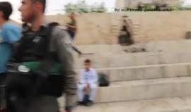 قوات الاحتلال تقوم باخلاء منطقة باب العامود بالقدس المحتلة وتغلق المدرجات بالسواتر الحديدية
تصوير: محمد قاروط ادكيدك