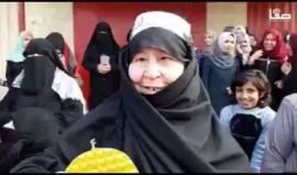 "سننتصر واحنا أصحاب الحق وأصحاب فلسطي".. مُسنة فلسطينية شاركت في مليونية نصرة القدس بالأمس في خانيونس
