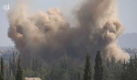 قصف بالبراميل المتفجرة على مزارع مخيم خان الشيح بريف دمشق