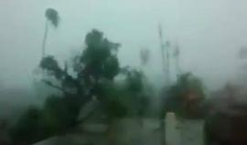 #شاهد إعصار "ماثيو" يضرب جزيرة هايتي مصحوبًا برياح سرعتها 230 كيلومترا في الساعة وأمطار غزيرة