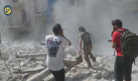 مجزرة جديدة في حي #السكري في مدينة حلب راح ضحيتها أكثر من 20 شهيد و أكثر من 40 جريح أغلبهم من الاطفال والنساء جراء سقوط صاروخ فراغي استهدف الحي وفرق الدفاع المدني عملت على انتشال الضحايا واسعاف الجرحى

(مشاهد قاسية)