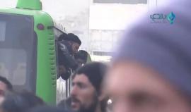 خروج الدفعة الثالثة من مهجرين أهالي الوعر قسرياً باتجاه إدلب 
تصوير أسامة أبو زيد