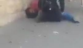 #شاهد ..  قوات الاحتلال تعتقل شاباً فلسطينياً بمحطة القطار بالشيخ جراح بالقدس المحتلة قبل قليل.