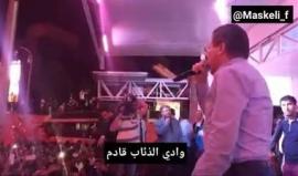 #شاهد || على موسيقى مسلسل وادي الذئاب .. استقبال الممثل التركي نجاتي شامشاز المعروف بمراد علمدار على منصة التظاهرة الرافضة للانقلاب في تركيا