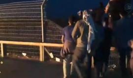 #مباشر اقتحام وحرق موقع كرم ابو سالم الإسرائيلي شرق رفح جنوب قطاع غزة من قبل عدد كبير من المتظاهرين