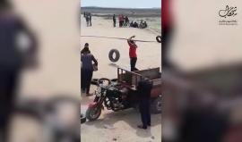 #فيديو شبان ينقلون اطارات الكوشوك الى المناطق الشرقية لغزة استعدادا لاستخدمها خلال مظاهرات الجمعة 

‏مشاركة: تاجي حجابي‏