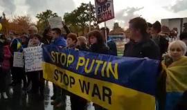 #ألمانيا - مظاهرة للاجئين السوريين احتجاجا على زيارة #بوتين إلى #برلين