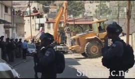 #شاهد قوات الاحتلال تهدم منزل المواطن عبد الكريم ابو سنينه بحي البستان في بلدة سلوان جنوب الأقصى
