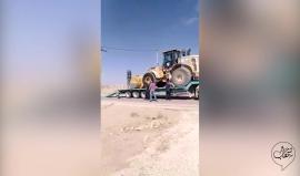 #شاهد النخوة الأردنية .. 

"غاز العدو احتلال.. لا للتطبيع" عائلة الدويري الأردنية ترفض نقل الرمال لصالح خط الغاز "الاسرائيلي"