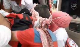 #شاهد قوات الاحتلال تستهدف الطواقم الصحية وسيارتي إسعاف بنقابل الغاز شرق خانيونس قبل قليل .