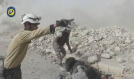 اللحظات الأولى من القصف على حي الأنصاري بمدينة #حلب المحاصرة