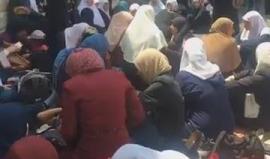#شاهد | كلمات المرابطات على أبواب المسجد الأقصى ورفض إجراءات الاحتلال بوضع بوابات الكترونية .