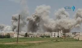 الطيران الروسي يكثف قصفه على مدينة كفرزيتا بعدة غارات في ريف حماة الشمالي 
تصوير بلدي نيوز