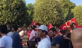 #شاهد| سوريون يتظاهرون دعماً لتركيا ورفضاً لمحاولة الانقلاب.