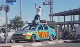 #شاهد كيف احتفل هذا المستوطن بقطع العلاقات العربية مع قطر