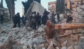 الدمار الذي خلفه قصف الطيران الروسي فجر اليوم على أحياء مدينة ادلب