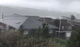 رياح شديدة وأمطار غزيرة اجتاحت المنطقة الشمالية الغربية المطلة على المحيط الهادي بالولايات المتحدة