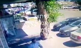 #شاهد لحظة مطاردة منفذ عملية الطعن في "غوش عتصيون" قرب بيت لحم واطلاق النار عليه