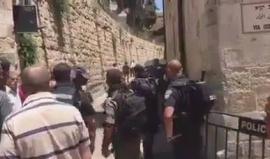 توتر في البلدة القديمة بالقدس بسبب اصرار الاحتلال على تفتيش المصلين المتجهين للأقصى