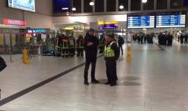 #عاجل | سقوط 5 جرحى إثر قيام شخص بتنفيذ هجوم بساطور داخل محطة قطار دوسلدورف في ألمانيا والشرطة الالمانية تعتقل الجاني .