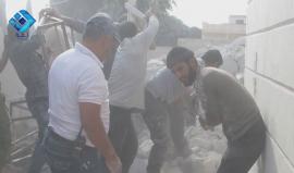 #شاهد .. الدفاع المدني يجلي الضحايا من تحت الأنقاض نتيجة القصف الذي استهدف بلدة اروم الكبرى قضاء #حلب صباح اليوم وراح ضحيته أربعة شهداء والعديد من الجرحى . 

وكالة ثقة