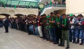 #شاهد| صلاة الغائب على روح الشهيد #مازن_فقهاء في جامعة النجاح بنابلس، خلال فعالية تأبينية.