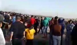 #مباشر استمرار اعتداء قوات الاحتلال على المشاركين في #جمعة_الكوشوك قرب السياج الفاصل شرق رفح جنوب قطاع غزة .