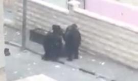 #فيديو لحظة إصابة مجندة اسرائيلية خلال مواجهات في بلدة أبو ديس بالقدس