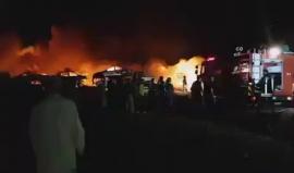 #شاهد حريق يلتهم مئات سيارات الخردة في جنين ليلة أمس