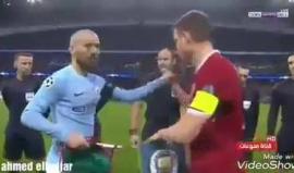 #شاهد
المعلق الجزائري حفيظ دراجي يبرق التحية لأهل غزة ويعلن عن دعمه لحق الشعب الفلسطيني في الدفاع عن نفسه ويؤيد مسيرات العودة في القطاع