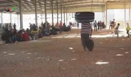 #شاهد|  استعداد المدنيين للخروج من حي الوعر المحاصر إلى ريف حمص الشمالي الشمالي.