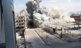 غارات روسية عنيفة على مدينة #إدلب شمالي #سوريا