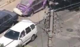 مواطنون يرصدون شاحنة محملة بالحديد تسببت بقطع أسلاك الكهرباء قرب مستشفى نابلس التخصصي