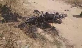 احتراق دراجة نارية جراء قصف مدفعي استهداف نقطة رصد للمقاومة شرق دير البلح على حدود وسط القطاع