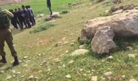 #شاهد | مستوطنون يعتدون عصر اليوم الجمعة على المزارعين في سهل قرية جبع شمال القدس ويمنعوهم من العمل في اراضيهم.