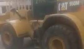 #فيديو جرافات الاحتلال تقتحم مخيم شعفاط شمال شرق القدس المحتلة