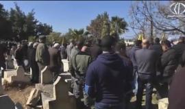 حشود شعبية ورسمية تشيع جثمان الشهيد محمد الجلاد إلى المقبرة الغربية . 

تقرير زياد أبو غزالة