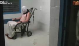 تسبب في استقالة وزير.. مقطع مصور يظهر الانتهاكات بحق السجناء في السجون الأسترالية